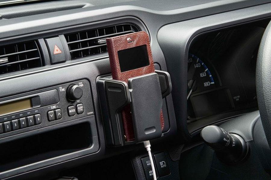 Детали интерьера Toyota Probox Van 2018 года  (фото 5 из 12)